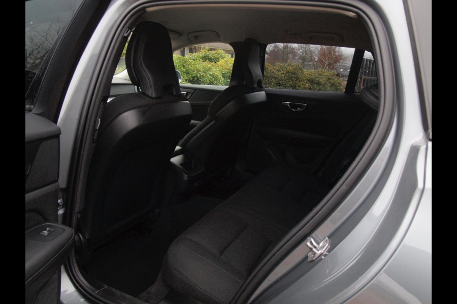 Volvo V60 2.0 B3 Momentum Advantage | Camera | Trekhaak | Apple Carplay | Cruise Control |