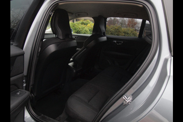Volvo V60 2.0 B3 Momentum Advantage | Camera | Trekhaak | Apple Carplay | Cruise Control |