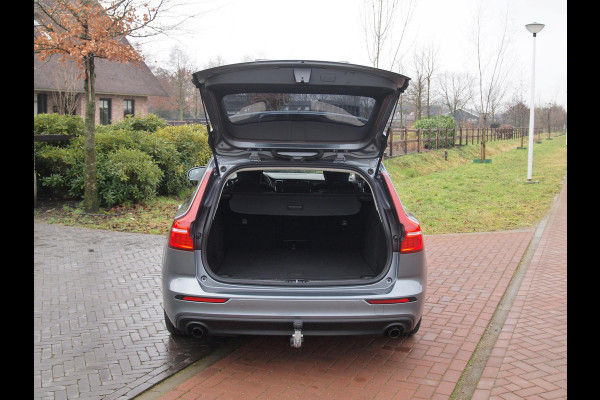 Volvo V60 2.0 B3 Momentum Advantage | Camera | Trekhaak | Apple Carplay | Cruise Control |