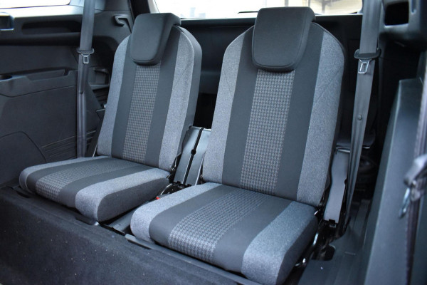 Peugeot 5008 1.2 PureTech 7 Persoons Navi Carplay Camera Trekhaak Dealer Onderhouden