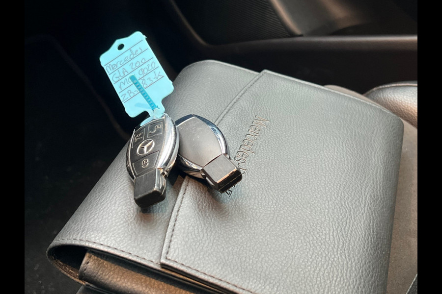 Mercedes-Benz GLA BWJ 2018 | 200 157PK Premium Plus AUTOMAAT | PANO DAK | CAMERA A | AMG-LINE | CLIMA | NAVI | STOELVERW | LEDER/ALCANTARA |