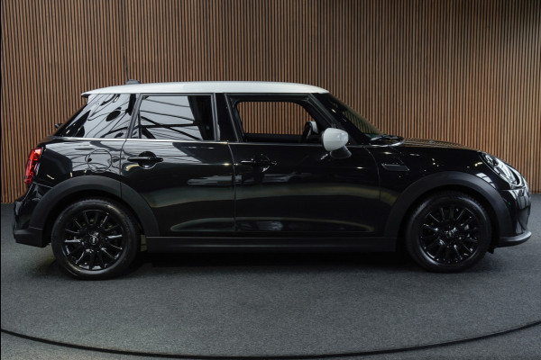 MINI Mini 1.5 Cooper Navi Leer Camera PDC Carplay Keyless Go & Entry LM velgen Zwarte binnenhemel Stoelverwarming Sportstoelen LED BTW auto!