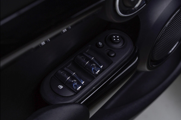 MINI Mini 1.5 Cooper Navi Leer Camera PDC Carplay Keyless Go & Entry LM velgen Zwarte binnenhemel Stoelverwarming Sportstoelen LED BTW auto!