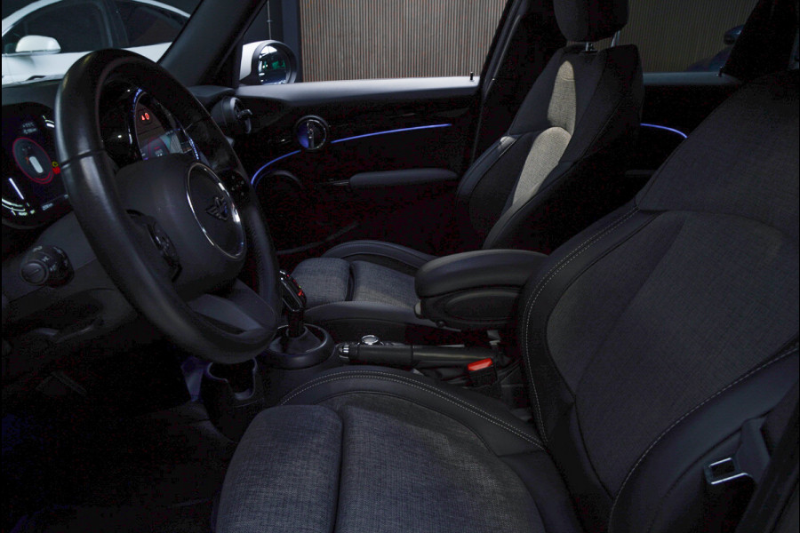 MINI Mini 1.5 Cooper Navi Leer Camera PDC Carplay Keyless Go & Entry LM velgen Zwarte binnenhemel Stoelverwarming Sportstoelen LED BTW auto!