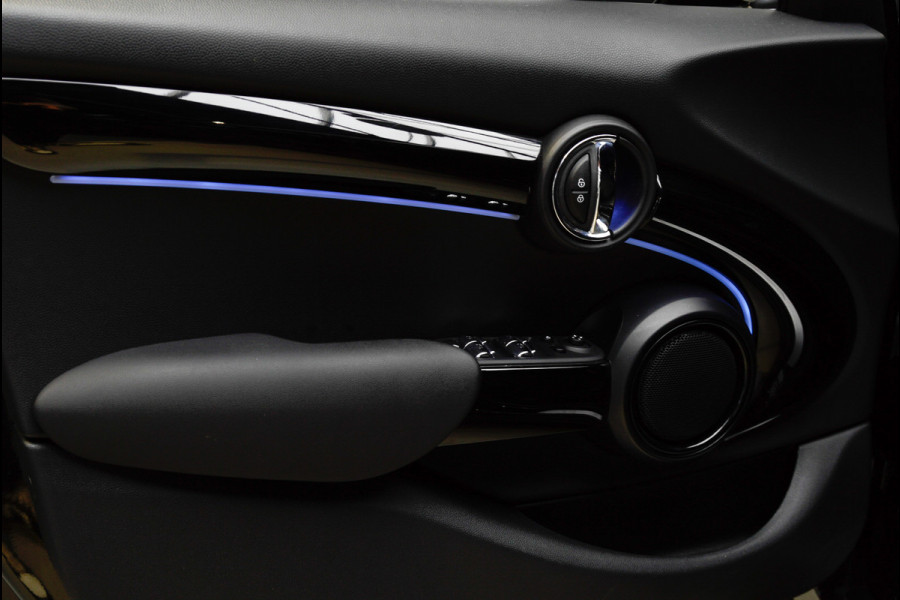 MINI Mini 1.5 Cooper Navi Leer Camera PDC Carplay Keyless Go & Entry LM velgen Zwarte binnenhemel Stoelverwarming Sportstoelen LED BTW auto!