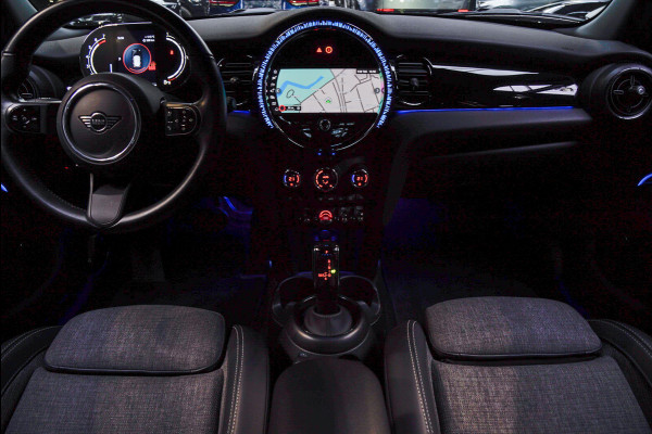 MINI Mini 1.5 Cooper Navi Leer Camera PDC Carplay Keyless Go & Entry LM velgen Zwarte binnenhemel Stoelverwarming Sportstoelen LED BTW auto!