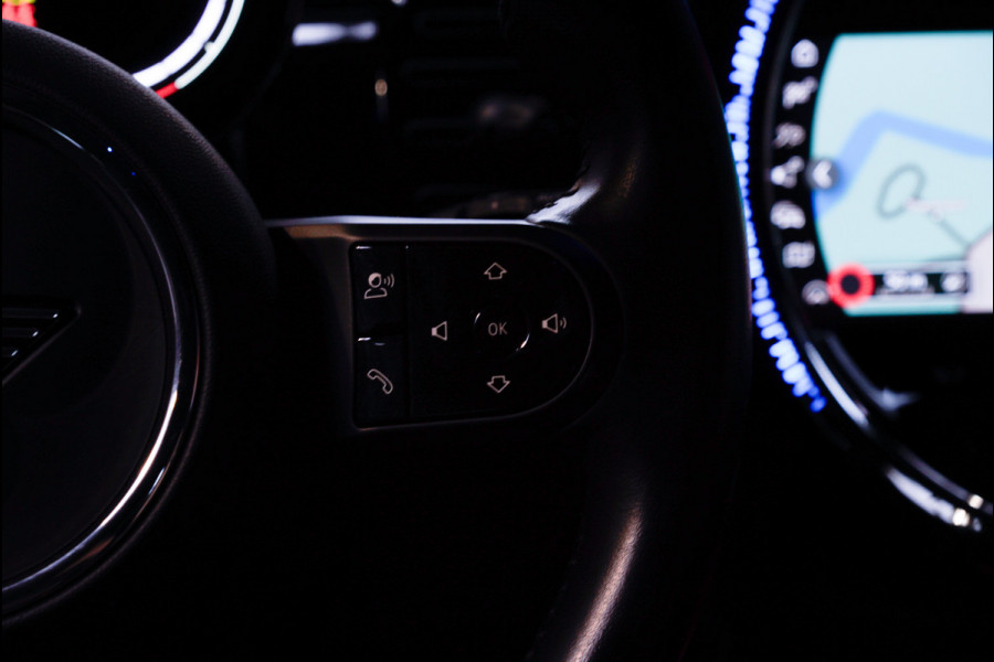 MINI Mini 1.5 Cooper Navi Leer Camera PDC Carplay Keyless Go & Entry LM velgen Zwarte binnenhemel Stoelverwarming Sportstoelen LED BTW auto!