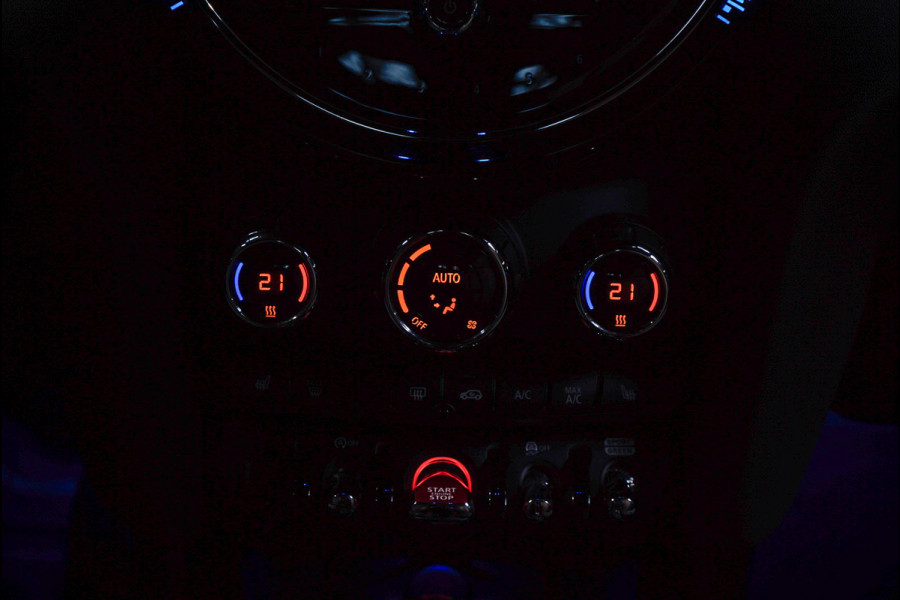 MINI Mini 1.5 Cooper Navi Leer Camera PDC Carplay Keyless Go & Entry LM velgen Zwarte binnenhemel Stoelverwarming Sportstoelen LED BTW auto!