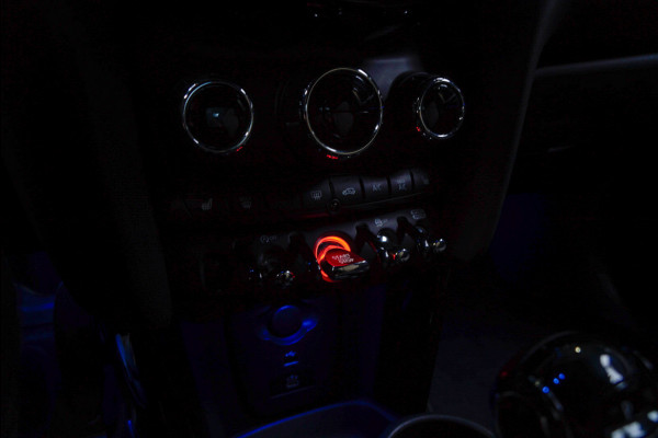 MINI Mini 1.5 Cooper Navi Leer Camera PDC Carplay Keyless Go & Entry LM velgen Zwarte binnenhemel Stoelverwarming Sportstoelen LED BTW auto!