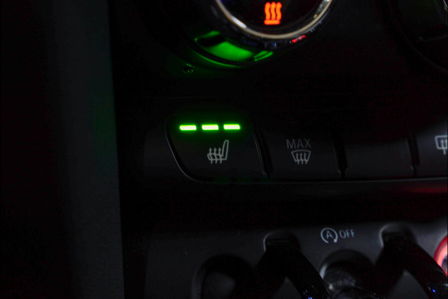 MINI Mini 1.5 Cooper Navi Leer Camera PDC Carplay Keyless Go & Entry LM velgen Zwarte binnenhemel Stoelverwarming Sportstoelen LED BTW auto!