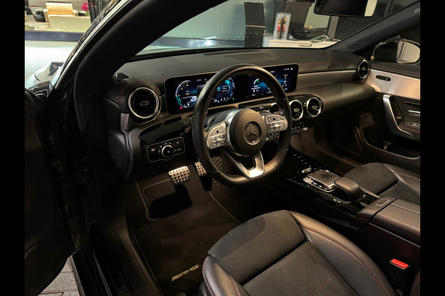 Mercedes-Benz CLA-Klasse Shooting Brake 180 AMG Pano|Sfeer