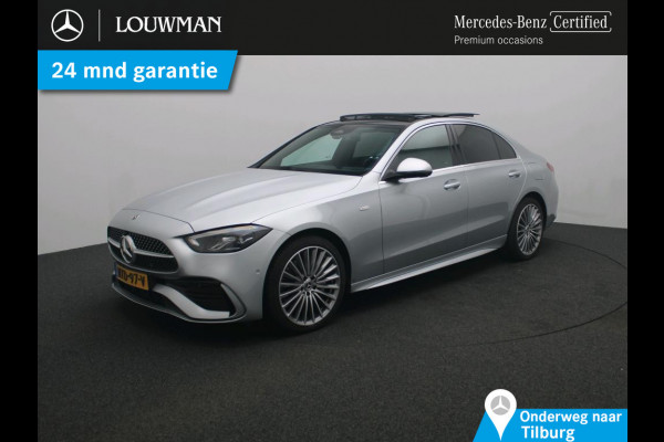 Mercedes-Benz C-Klasse 300 e Business Solution AMG AMG Line | Panorama Schuif-Kanteldak | Distronic | Lederen bekleding | Alarm | Parkeerpakket met 360°-camera | 20 Inch AMG Velgen. Inclusief 24 maanden Mercedes-Benz Certified garantie voor Europa.