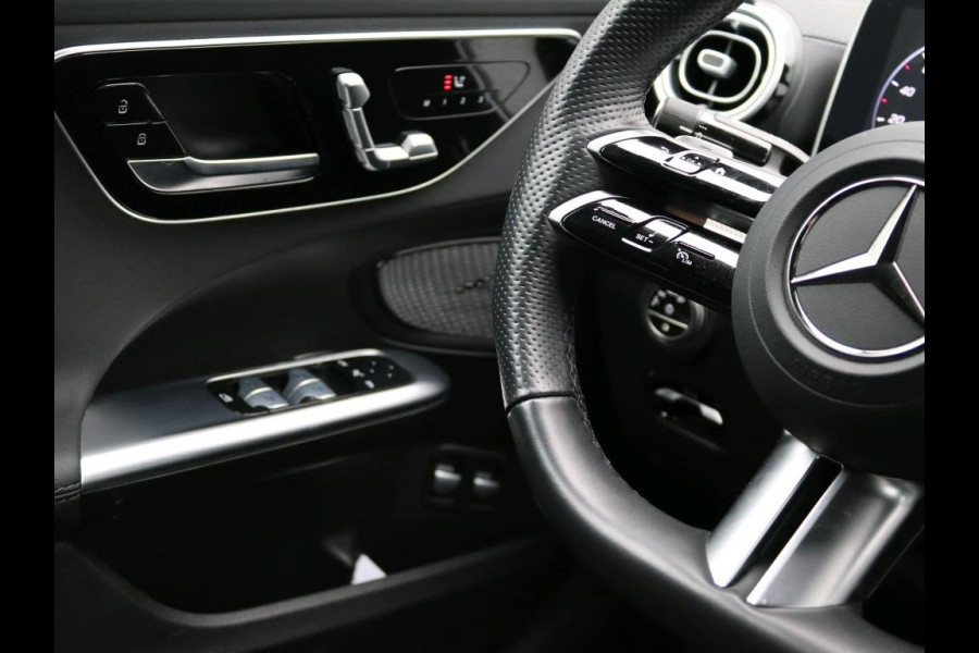 Mercedes-Benz C-Klasse 300 e Business Solution AMG AMG Line | Panorama Schuif-Kanteldak | Distronic | Lederen bekleding | Alarm | Parkeerpakket met 360°-camera | 20 Inch AMG Velgen. Inclusief 24 maanden Mercedes-Benz Certified garantie voor Europa.