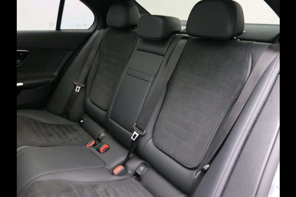 Mercedes-Benz C-Klasse 300 e Business Solution AMG AMG Line | Panorama Schuif-Kanteldak | Distronic | Lederen bekleding | Alarm | Parkeerpakket met 360°-camera | 20 Inch AMG Velgen. Inclusief 24 maanden Mercedes-Benz Certified garantie voor Europa.
