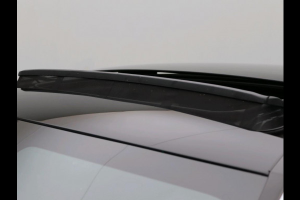 Mercedes-Benz C-Klasse 300 e Business Solution AMG AMG Line | Panorama Schuif-Kanteldak | Distronic | Lederen bekleding | Alarm | Parkeerpakket met 360°-camera | 20 Inch AMG Velgen. Inclusief 24 maanden Mercedes-Benz Certified garantie voor Europa.