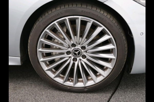 Mercedes-Benz C-Klasse 300 e Business Solution AMG AMG Line | Panorama Schuif-Kanteldak | Distronic | Lederen bekleding | Alarm | Parkeerpakket met 360°-camera | 20 Inch AMG Velgen. Inclusief 24 maanden Mercedes-Benz Certified garantie voor Europa.
