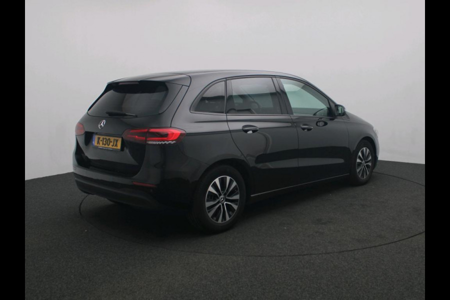 Mercedes-Benz B-Klasse 180 Business Solution Ledkoplampen | Achteruitrijcamera |  Stoelverwarming voor | Licht- en zicht pakket |  Inclusief 24 maanden Mercedes-Benz Certified garantie voor Europa.