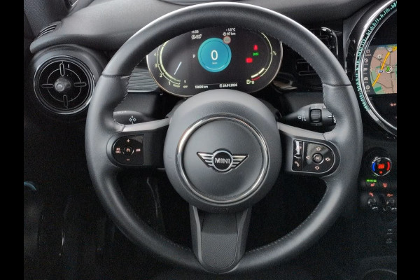 MINI 1.5 Cooper Classic (100kW/136pk) ** LED, LEDER, VIRTUAL, H&K Sound, PANORAMA, CAMERA, 17-inch LMV ** 1e EIG - Slechts 13.700km ** ** INFORMEER OOK NAAR ONZE AANTREKKELIJKE FINANCIAL-LEASE TARIEVEN **