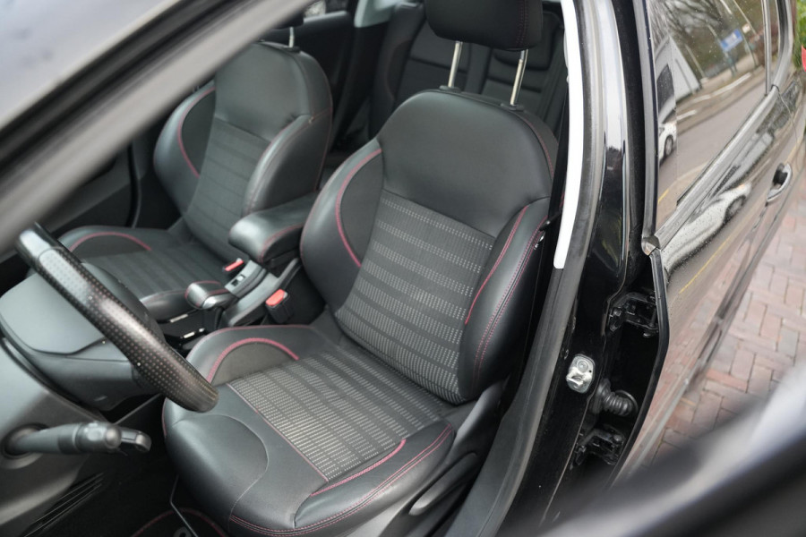 Peugeot 2008 1.2 PureTech GT-line Black on black Lederen bekleding