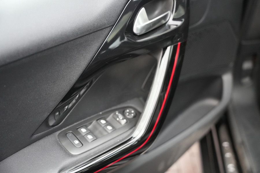 Peugeot 2008 1.2 PureTech GT-line Black on black Lederen bekleding