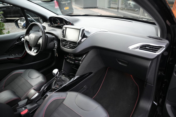 Peugeot 2008 1.2 PureTech GT-line Black on black Lederen bekleding