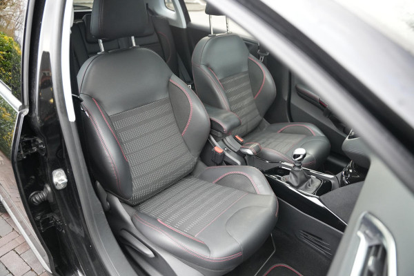 Peugeot 2008 1.2 PureTech GT-line Black on black Lederen bekleding