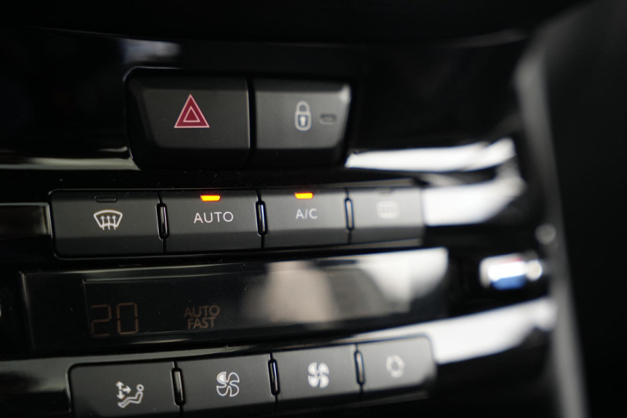 Peugeot 2008 1.2 PureTech GT-line Black on black Lederen bekleding