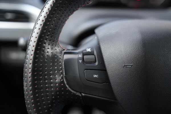 Peugeot 2008 1.2 PureTech GT-line Black on black Lederen bekleding