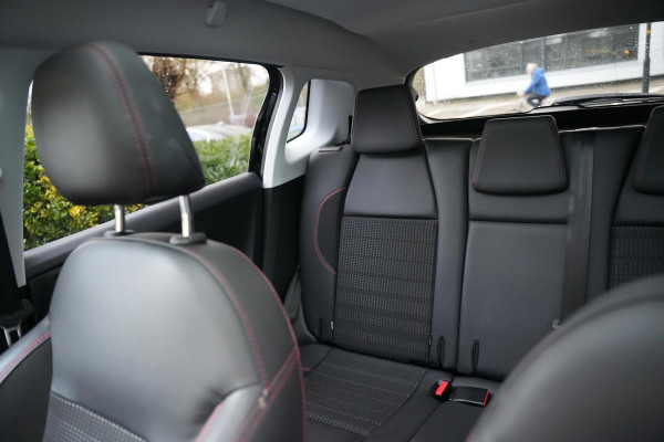 Peugeot 2008 1.2 PureTech GT-line Black on black Lederen bekleding
