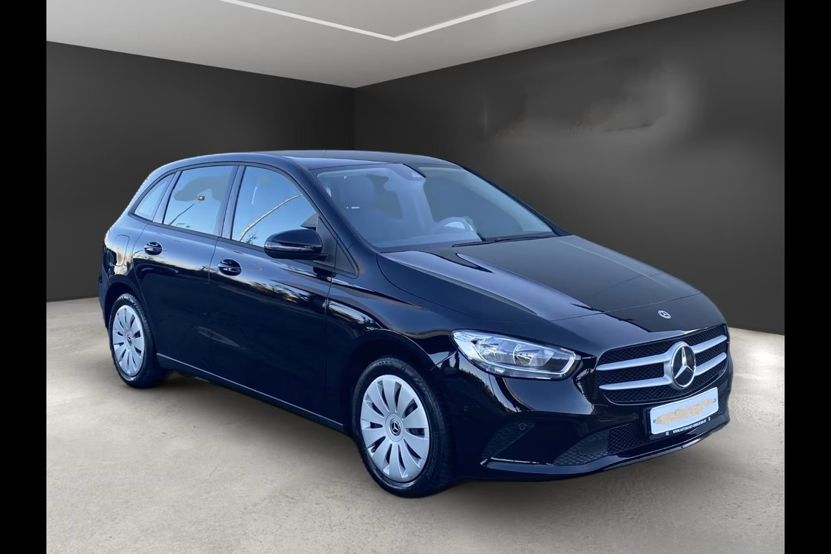 Mercedes-Benz B-Klasse 250e Business ** APPLE/ANDROID - NAVI - HALF-LEDER - SPOORASS - CRUISE ** 1e EIG - UNFALLFREI ** ** INFORMEER OOK NAAR ONZE AANTREKKELIJKE FINANCIAL-LEASE TARIEVEN **