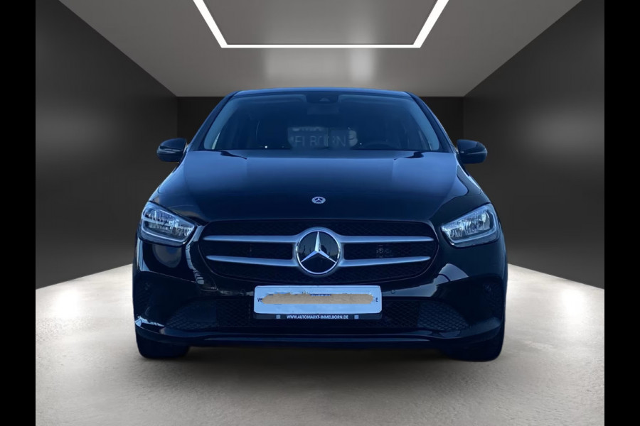 Mercedes-Benz B-Klasse 250e Business ** APPLE/ANDROID - NAVI - HALF-LEDER - SPOORASS - CRUISE ** 1e EIG - UNFALLFREI ** ** INFORMEER OOK NAAR ONZE AANTREKKELIJKE FINANCIAL-LEASE TARIEVEN **