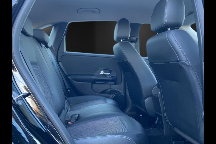 Mercedes-Benz B-Klasse 250e Business ** APPLE/ANDROID - NAVI - HALF-LEDER - SPOORASS - CRUISE ** 1e EIG - UNFALLFREI ** ** INFORMEER OOK NAAR ONZE AANTREKKELIJKE FINANCIAL-LEASE TARIEVEN **
