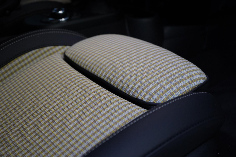 MINI Mini Electric Classic 33 kWh | Zwart optiek | Navigatie | Stoelverwarming | Privacy Glass