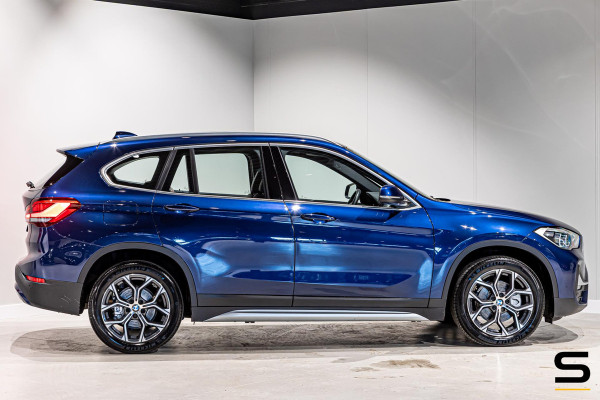 BMW X1 SDrive18i Executive Edition|NAP|HUD|Trekhaak|Cam|1eig