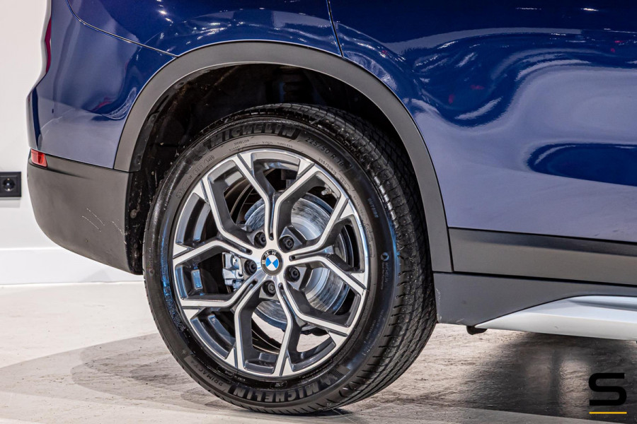 BMW X1 SDrive18i Executive Edition|NAP|HUD|Trekhaak|Cam|1eig