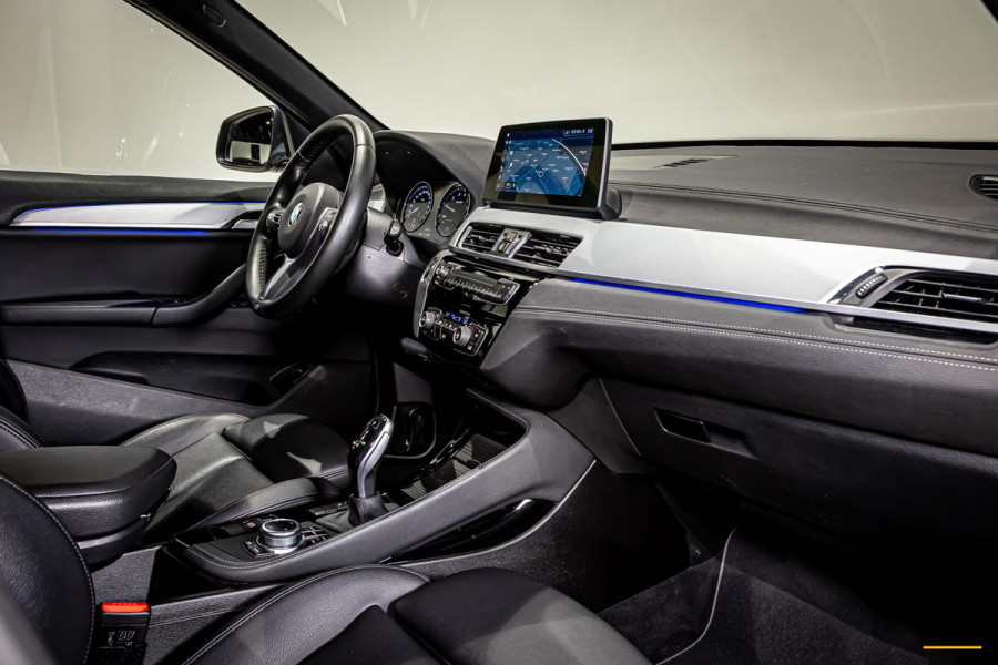 BMW X1 SDrive18i Executive Edition|NAP|HUD|Trekhaak|Cam|1eig