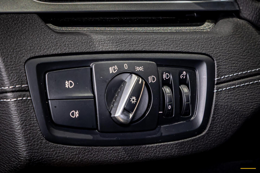 BMW X1 SDrive18i Executive Edition|NAP|HUD|Trekhaak|Cam|1eig