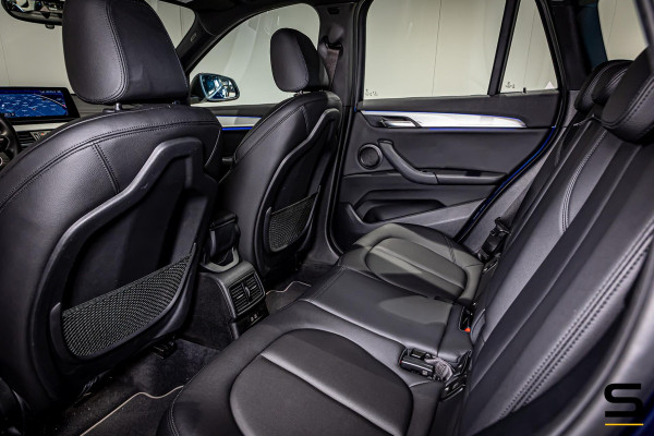 BMW X1 SDrive18i Executive Edition|NAP|HUD|Trekhaak|Cam|1eig