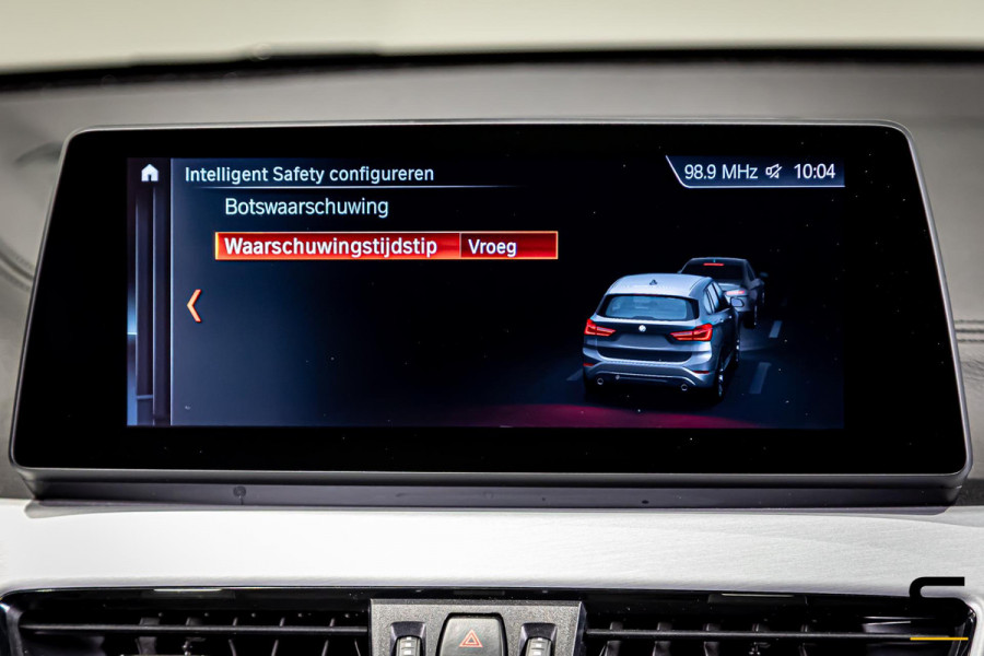 BMW X1 SDrive18i Executive Edition|NAP|HUD|Trekhaak|Cam|1eig