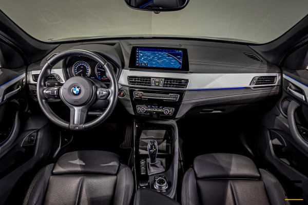 BMW X1 SDrive18i Executive Edition|NAP|HUD|Trekhaak|Cam|1eig