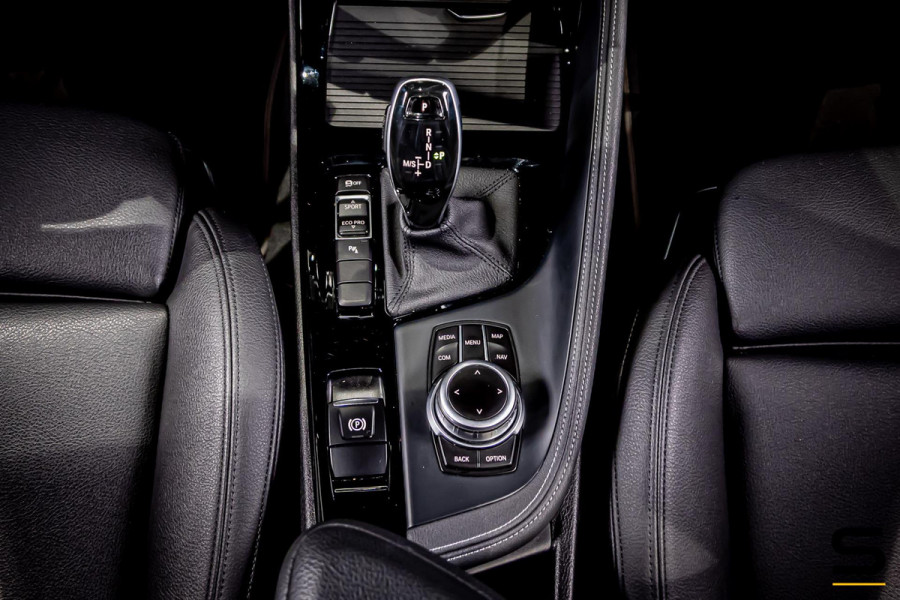 BMW X1 SDrive18i Executive Edition|NAP|HUD|Trekhaak|Cam|1eig