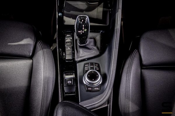 BMW X1 SDrive18i Executive Edition|NAP|HUD|Trekhaak|Cam|1eig