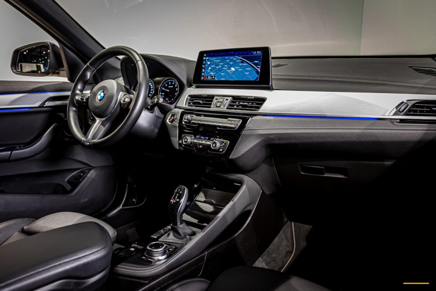 BMW X1 SDrive18i Executive Edition|NAP|HUD|Trekhaak|Cam|1eig