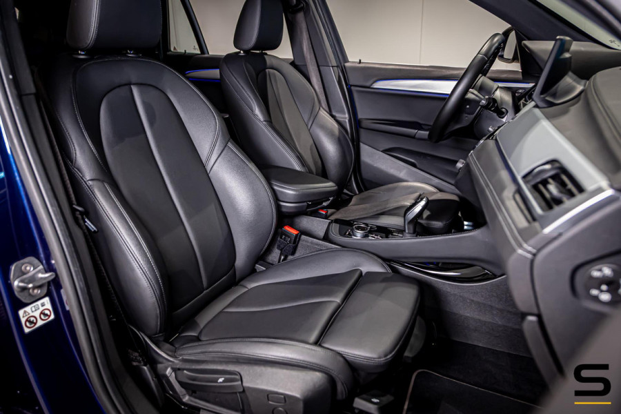 BMW X1 SDrive18i Executive Edition|NAP|HUD|Trekhaak|Cam|1eig