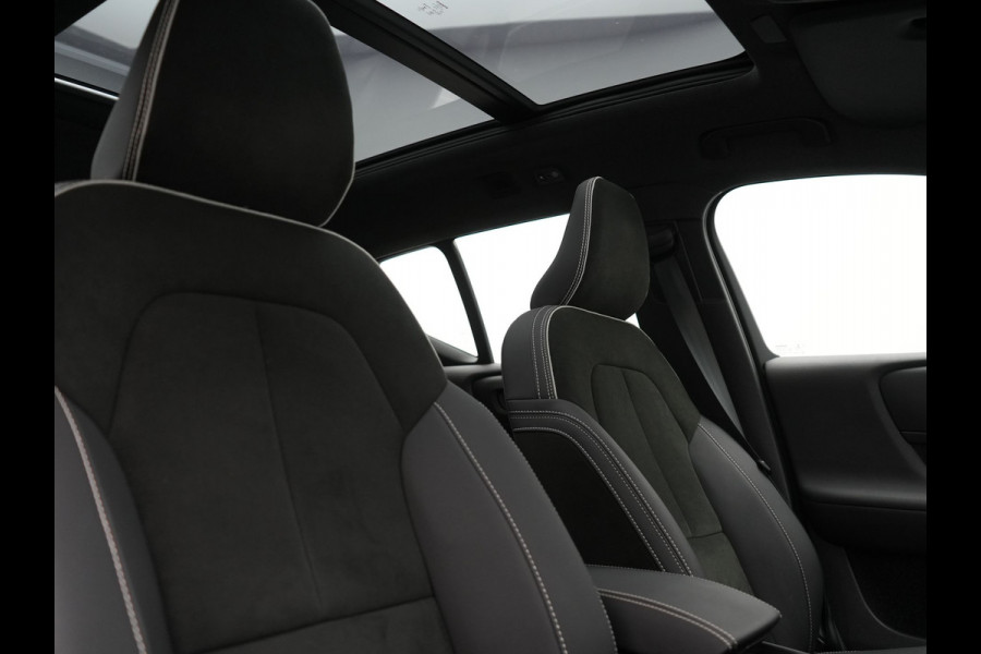 Volvo XC40 T5 Ultimate Dark Plug In Hybrid 263pk Dealer O.H. PHEV | Panodak | Adaptive Cruise | Camera | Alcantara Sportstoelen Memory & Verwarmd | Harman / Kardon | Stuur Verwarmd | Keyless | 19"L.M | Apple Carplay | Blis | Navigatie | DAB |