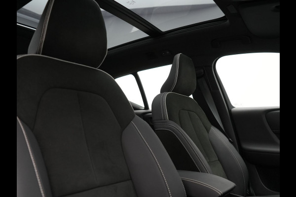 Volvo XC40 T5 Ultimate Dark Plug In Hybrid 263pk Dealer O.H. PHEV | Panodak | Adaptive Cruise | Camera | Alcantara Sportstoelen Memory & Verwarmd | Harman / Kardon | Stuur Verwarmd | Keyless | 19"L.M | Apple Carplay | Blis | Navigatie | DAB |