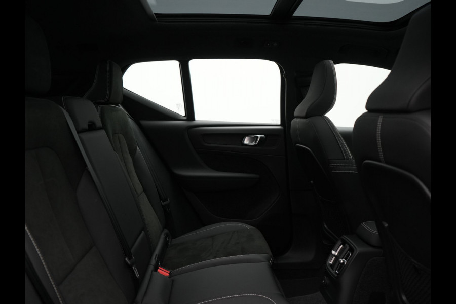 Volvo XC40 T5 Ultimate Dark Plug In Hybrid 263pk Dealer O.H. PHEV | Panodak | Adaptive Cruise | Camera | Alcantara Sportstoelen Memory & Verwarmd | Harman / Kardon | Stuur Verwarmd | Keyless | 19"L.M | Apple Carplay | Blis | Navigatie | DAB |