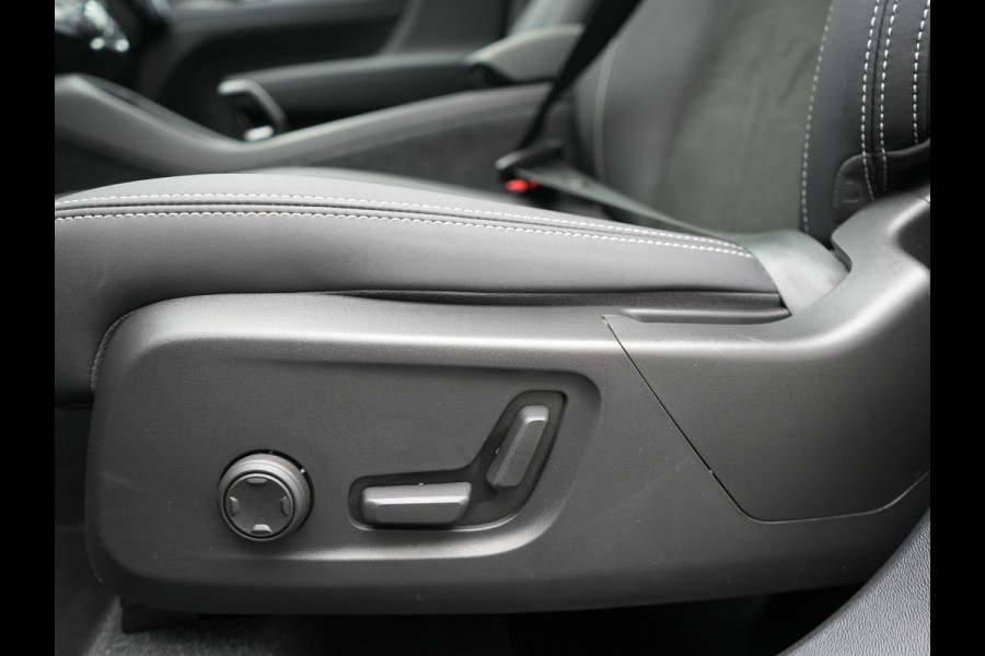 Volvo XC40 T5 Ultimate Dark Plug In Hybrid 263pk Dealer O.H. PHEV | Panodak | Adaptive Cruise | Camera | Alcantara Sportstoelen Memory & Verwarmd | Harman / Kardon | Stuur Verwarmd | Keyless | 19"L.M | Apple Carplay | Blis | Navigatie | DAB |