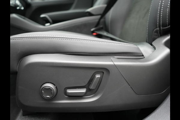 Volvo XC40 T5 Ultimate Dark Plug In Hybrid 263pk Dealer O.H. PHEV | Panodak | Adaptive Cruise | Camera | Alcantara Sportstoelen Memory & Verwarmd | Harman / Kardon | Stuur Verwarmd | Keyless | 19"L.M | Apple Carplay | Blis | Navigatie | DAB |