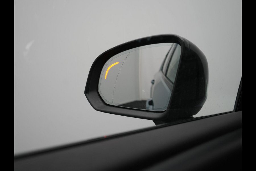 Volvo XC40 T5 Ultimate Dark Plug In Hybrid 263pk Dealer O.H. PHEV | Panodak | Adaptive Cruise | Camera | Alcantara Sportstoelen Memory & Verwarmd | Harman / Kardon | Stuur Verwarmd | Keyless | 19"L.M | Apple Carplay | Blis | Navigatie | DAB |